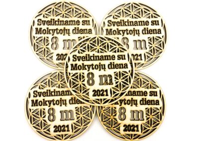 lazeriu_pjauti_padekliukai_mokytojui